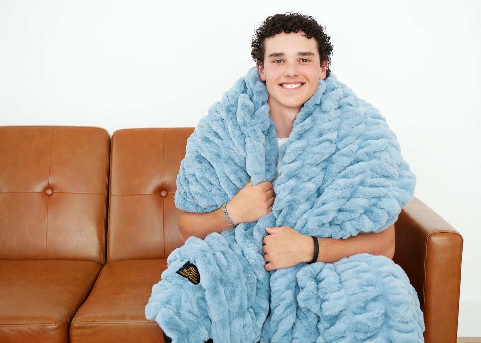 Hugs Alaskan Blue Blanket - Image 5