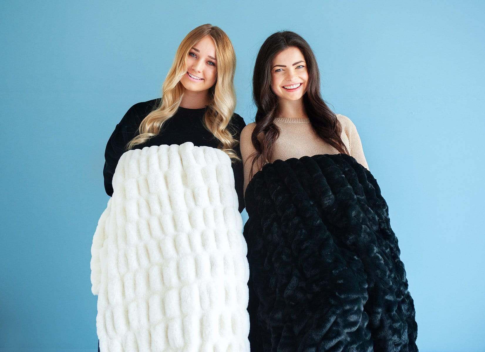 Hugs Black Blanket - Image 4