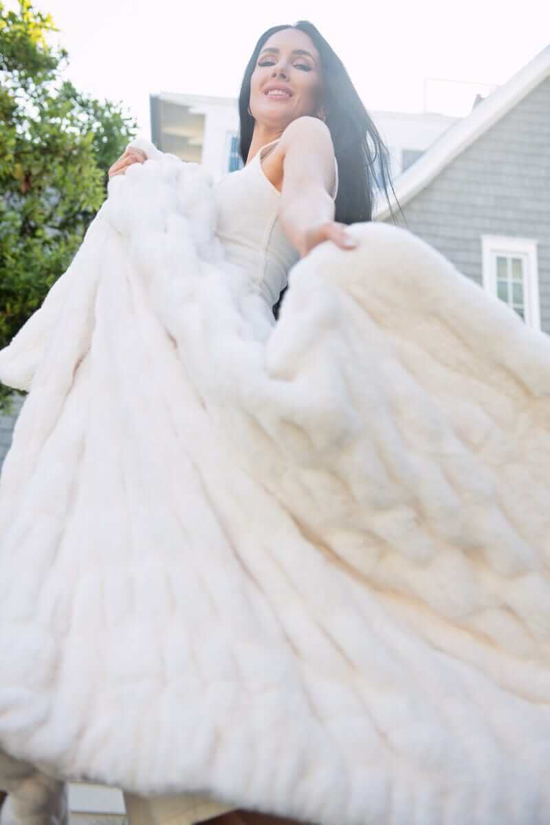 Hugs Cream Blanket - Image 4