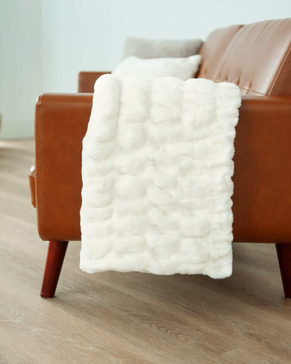Hugs Cream Blanket - Image 6