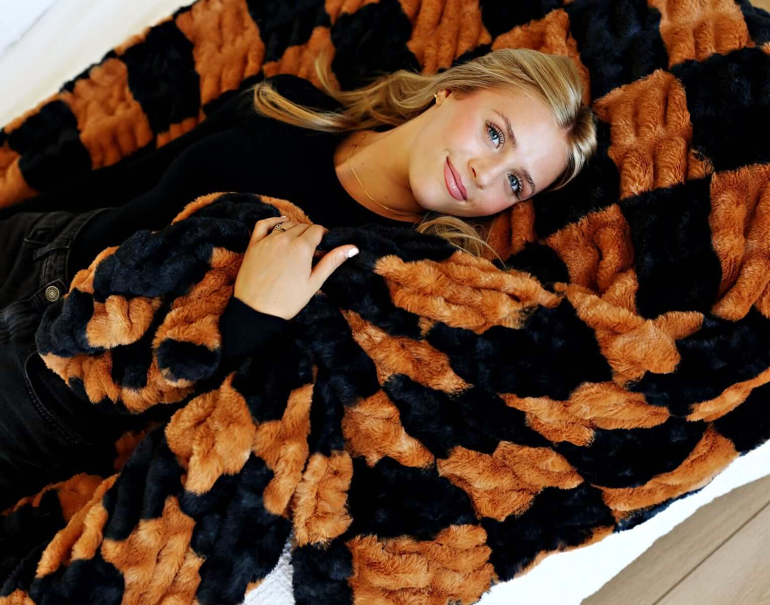 Hugs Check Copper and Black Blanket - Image 3
