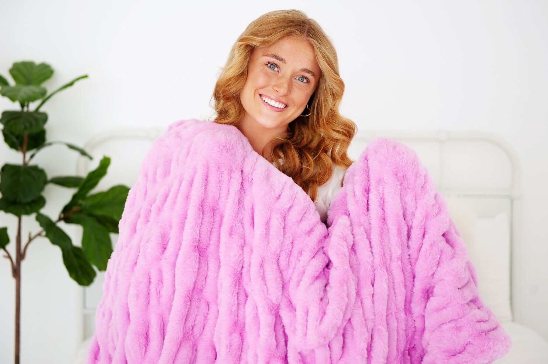 Hugs Taffy Pink Blanket - Image 4
